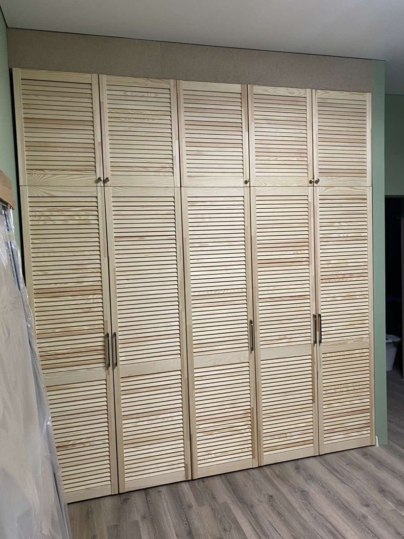 Louvered closet doors
